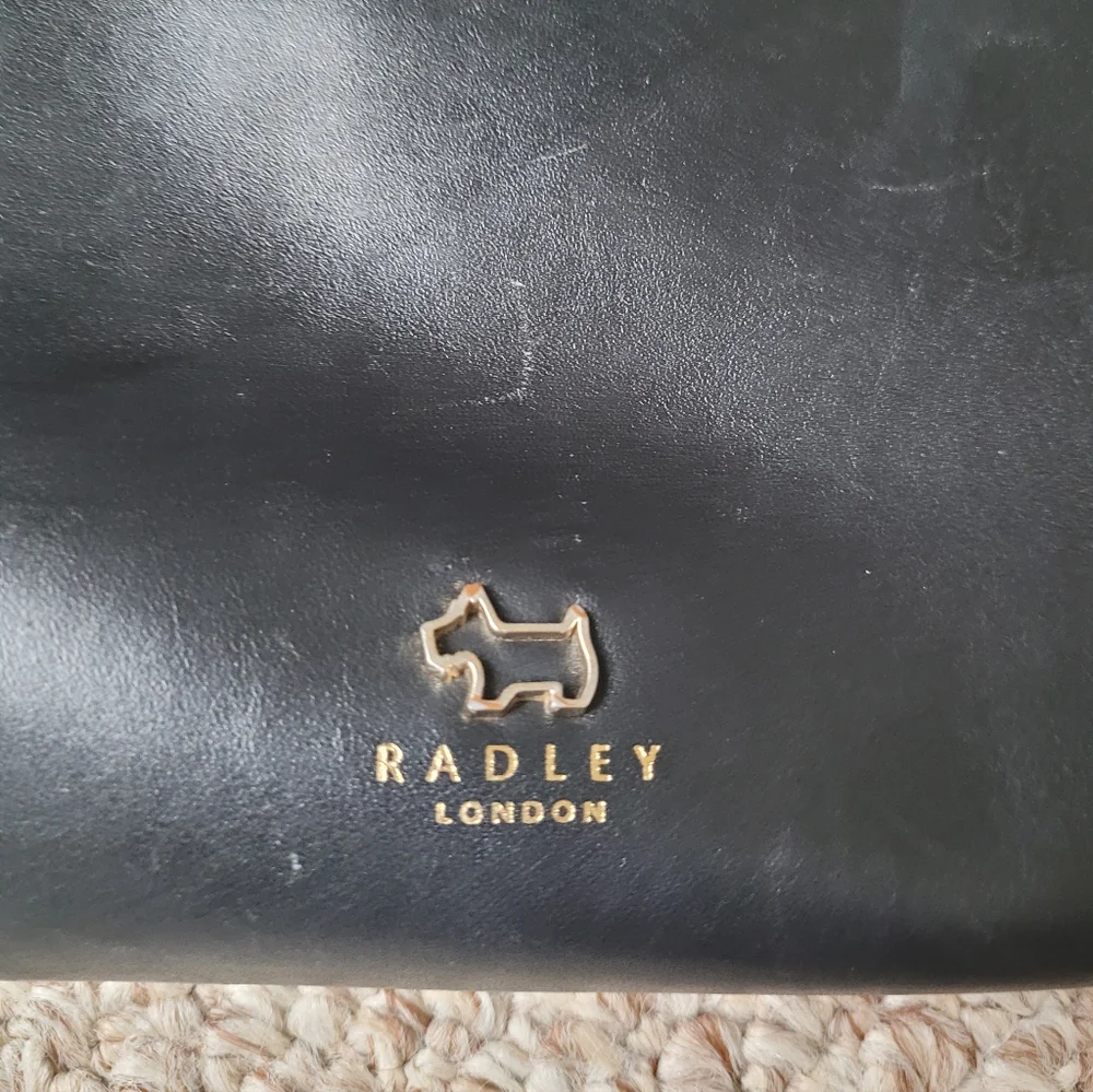 Radly Leather Crossbody Bag. Adjustable Shoulder Strap - Picture 3 of 6